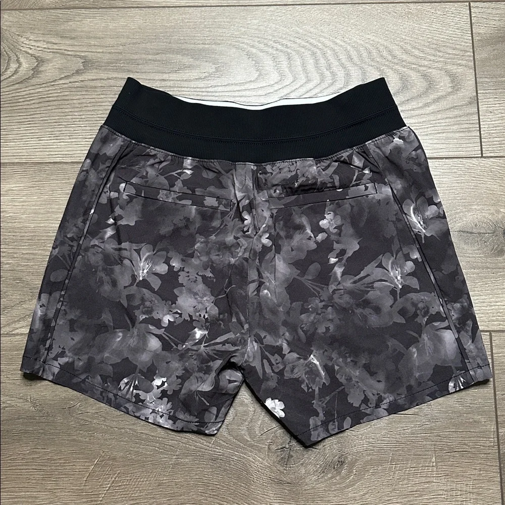 Athleta 4” brooklyn